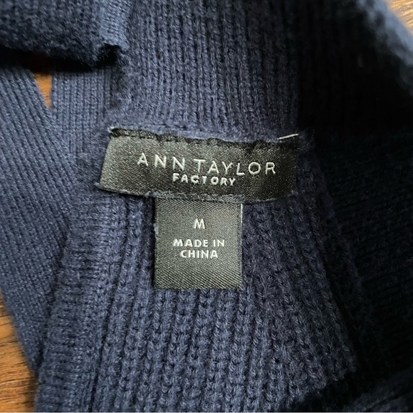 Women’s Ann Taylor Navy Blue Sleeveless Sweater Tank Top 100% Cotton Medium - Picture 2 of 4